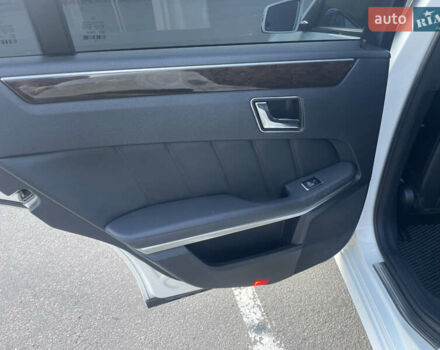 Белый Мерседес Е-Класс, объемом двигателя 2.14 л и пробегом 321 тыс. км за 11300 $, фото 75 на Automoto.ua