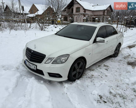 Белый Мерседес Е-Класс, объемом двигателя 2.14 л и пробегом 321 тыс. км за 11300 $, фото 16 на Automoto.ua