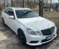 Белый Мерседес Е-Класс, объемом двигателя 2.2 л и пробегом 320 тыс. км за 10500 $, фото 1 на Automoto.ua