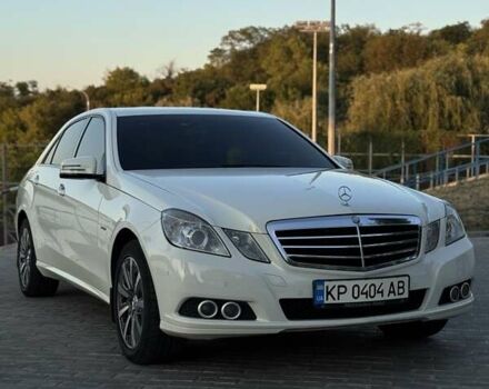 Мерседес Е-Клас 2010 у Запоріжжя на Automoto.ua Білий Мерседес Е-Клас, об'ємом двигуна 2.2 л та пробігом 254 тис. км за 13200 $, фото 1 на Automoto.ua