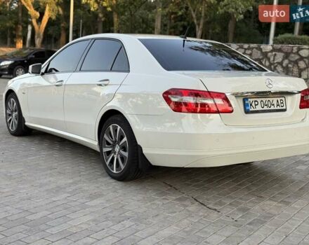 Мерседес Е-Клас 2010 у Запоріжжя на Automoto.ua Білий Мерседес Е-Клас, об'ємом двигуна 2.2 л та пробігом 254 тис. км за 13200 $, фото 4 на Automoto.ua