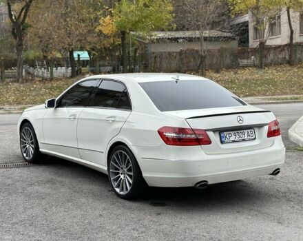 Белый Мерседес Е-Класс, объемом двигателя 3.5 л и пробегом 255 тыс. км за 13000 $, фото 2 на Automoto.ua
