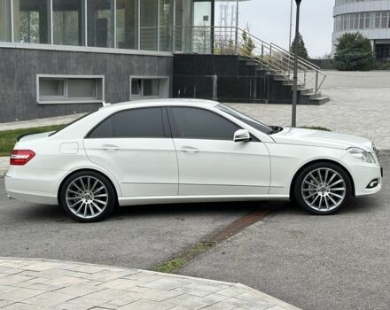 Белый Мерседес Е-Класс, объемом двигателя 3.5 л и пробегом 255 тыс. км за 13000 $, фото 5 на Automoto.ua