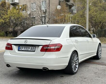 Белый Мерседес Е-Класс, объемом двигателя 3.5 л и пробегом 255 тыс. км за 13000 $, фото 4 на Automoto.ua