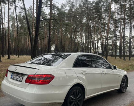 Белый Мерседес Е-Класс, объемом двигателя 2.2 л и пробегом 388 тыс. км за 10500 $, фото 4 на Automoto.ua