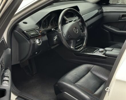 Белый Мерседес Е-Класс, объемом двигателя 3.5 л и пробегом 255 тыс. км за 13000 $, фото 8 на Automoto.ua