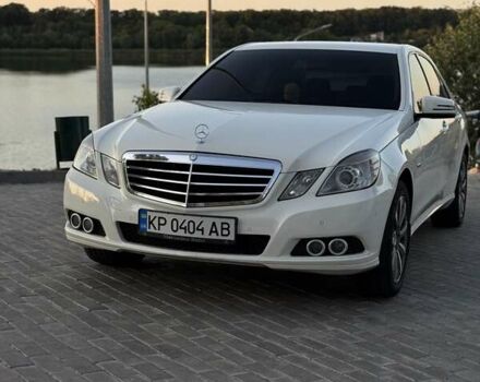 Мерседес Е-Клас 2010 у Запоріжжя на Automoto.ua Білий Мерседес Е-Клас, об'ємом двигуна 2.2 л та пробігом 254 тис. км за 13200 $, фото 3 на Automoto.ua