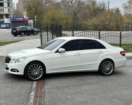Белый Мерседес Е-Класс, объемом двигателя 3.5 л и пробегом 255 тыс. км за 13000 $, фото 1 на Automoto.ua