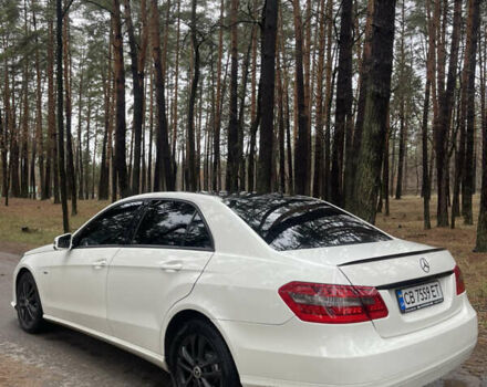 Белый Мерседес Е-Класс, объемом двигателя 2.2 л и пробегом 388 тыс. км за 10500 $, фото 1 на Automoto.ua