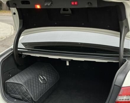 Белый Мерседес Е-Класс, объемом двигателя 3.5 л и пробегом 255 тыс. км за 13000 $, фото 10 на Automoto.ua