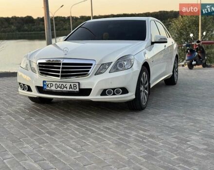 Мерседес Е-Клас 2010 у Запоріжжя на Automoto.ua Білий Мерседес Е-Клас, об'ємом двигуна 2.2 л та пробігом 254 тис. км за 13200 $, фото 12 на Automoto.ua