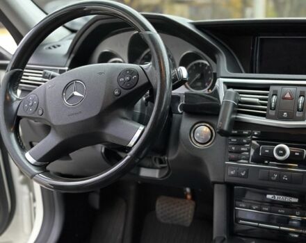 Белый Мерседес Е-Класс, объемом двигателя 3.5 л и пробегом 255 тыс. км за 13000 $, фото 9 на Automoto.ua