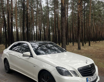 Белый Мерседес Е-Класс, объемом двигателя 2.2 л и пробегом 388 тыс. км за 10500 $, фото 3 на Automoto.ua
