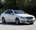 Белый Мерседес Е-Класс, объемом двигателя 3.5 л и пробегом 230 тыс. км за 11536 $, фото 4 на Automoto.ua