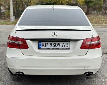 Белый Мерседес Е-Класс, объемом двигателя 3.5 л и пробегом 255 тыс. км за 13000 $, фото 3 на Automoto.ua