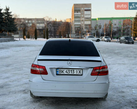 Белый Мерседес Е-Класс, объемом двигателя 2.14 л и пробегом 250 тыс. км за 11350 $, фото 8 на Automoto.ua