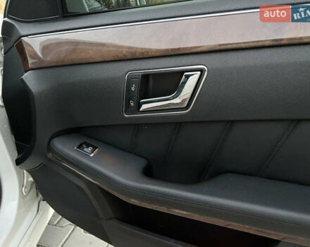 Белый Мерседес Е-Класс, объемом двигателя 2.14 л и пробегом 283 тыс. км за 13900 $, фото 27 на Automoto.ua