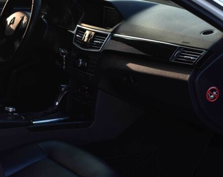 Белый Мерседес Е-Класс, объемом двигателя 2.2 л и пробегом 276 тыс. км за 12200 $, фото 10 на Automoto.ua