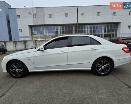Білий Мерседес Е-Клас, об'ємом двигуна 2.14 л та пробігом 288 тис. км за 10800 $, фото 6 на Automoto.ua