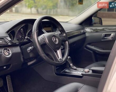 Білий Мерседес Е-Клас, об'ємом двигуна 2.14 л та пробігом 170 тис. км за 16900 $, фото 9 на Automoto.ua