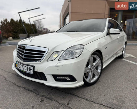 Белый Мерседес Е-Класс, объемом двигателя 1.8 л и пробегом 130 тыс. км за 12999 $, фото 2 на Automoto.ua