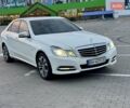 Белый Мерседес Е-Класс, объемом двигателя 2.1 л и пробегом 225 тыс. км за 13700 $, фото 2 на Automoto.ua