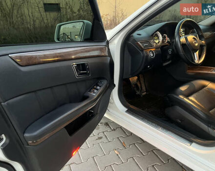 Белый Мерседес Е-Класс, объемом двигателя 2.14 л и пробегом 283 тыс. км за 13900 $, фото 40 на Automoto.ua