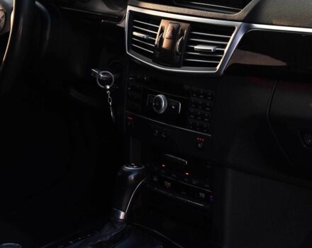 Белый Мерседес Е-Класс, объемом двигателя 2.2 л и пробегом 276 тыс. км за 12200 $, фото 11 на Automoto.ua