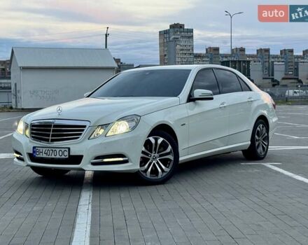 Белый Мерседес Е-Класс, объемом двигателя 2.1 л и пробегом 225 тыс. км за 13700 $, фото 9 на Automoto.ua