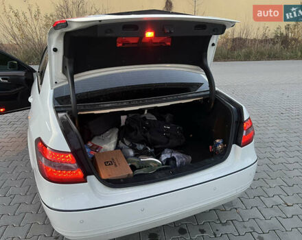 Белый Мерседес Е-Класс, объемом двигателя 2.14 л и пробегом 283 тыс. км за 13900 $, фото 56 на Automoto.ua