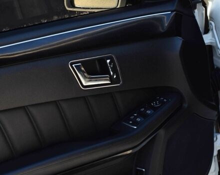 Белый Мерседес Е-Класс, объемом двигателя 2.2 л и пробегом 276 тыс. км за 12200 $, фото 9 на Automoto.ua