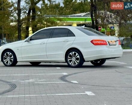 Белый Мерседес Е-Класс, объемом двигателя 2.1 л и пробегом 225 тыс. км за 13700 $, фото 32 на Automoto.ua