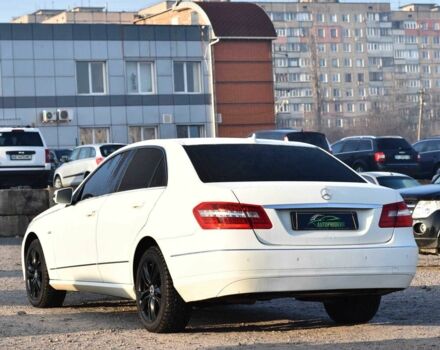 Белый Мерседес Е-Класс, объемом двигателя 2.2 л и пробегом 276 тыс. км за 12200 $, фото 3 на Automoto.ua