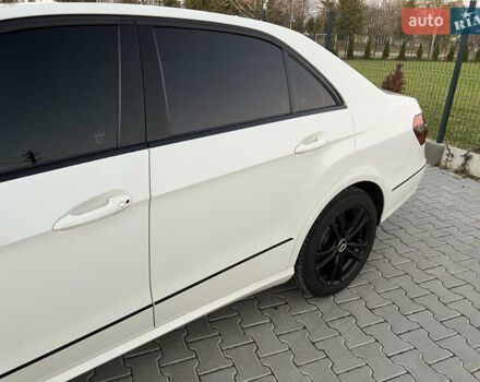 Белый Мерседес Е-Класс, объемом двигателя 2.14 л и пробегом 283 тыс. км за 13900 $, фото 10 на Automoto.ua