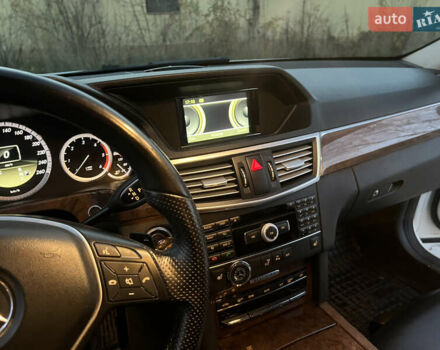 Белый Мерседес Е-Класс, объемом двигателя 2.14 л и пробегом 283 тыс. км за 13900 $, фото 50 на Automoto.ua