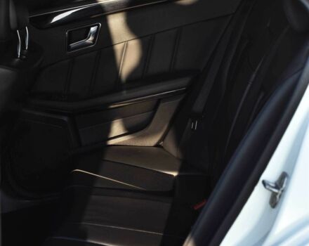 Белый Мерседес Е-Класс, объемом двигателя 2.2 л и пробегом 276 тыс. км за 12200 $, фото 16 на Automoto.ua