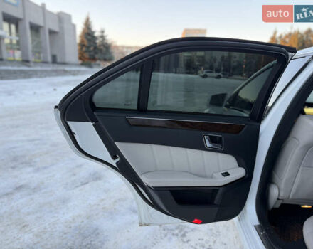 Білий Мерседес Е-Клас, об'ємом двигуна 2.2 л та пробігом 250 тис. км за 10500 $, фото 59 на Automoto.ua