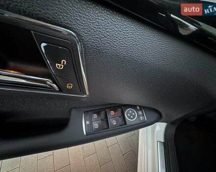 Белый Мерседес Е-Класс, объемом двигателя 2.1 л и пробегом 225 тыс. км за 13700 $, фото 35 на Automoto.ua