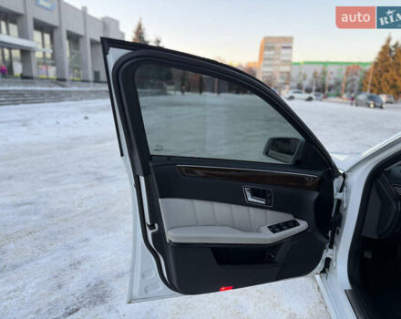 Белый Мерседес Е-Класс, объемом двигателя 2.14 л и пробегом 250 тыс. км за 11350 $, фото 16 на Automoto.ua