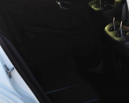 Белый Мерседес Е-Класс, объемом двигателя 2.2 л и пробегом 276 тыс. км за 12200 $, фото 15 на Automoto.ua