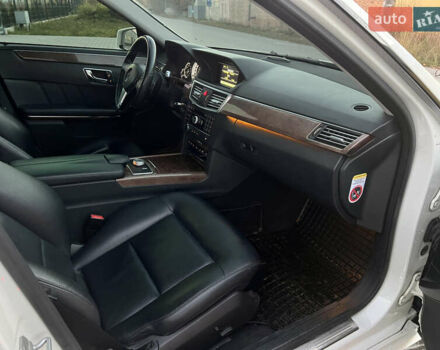 Белый Мерседес Е-Класс, объемом двигателя 2.14 л и пробегом 283 тыс. км за 13900 $, фото 26 на Automoto.ua