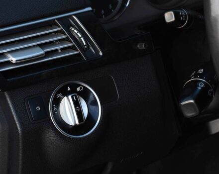 Белый Мерседес Е-Класс, объемом двигателя 2.2 л и пробегом 276 тыс. км за 12200 $, фото 8 на Automoto.ua