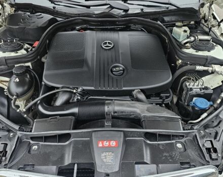 Білий Мерседес Е-Клас, об'ємом двигуна 2.1 л та пробігом 250 тис. км за 12900 $, фото 3 на Automoto.ua