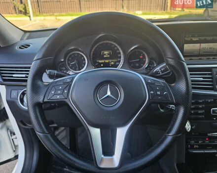 Белый Мерседес Е-Класс, объемом двигателя 2.2 л и пробегом 222 тыс. км за 18500 $, фото 26 на Automoto.ua