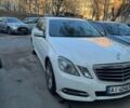 Белый Мерседес Е-Класс, объемом двигателя 2.14 л и пробегом 260 тыс. км за 13000 $, фото 5 на Automoto.ua