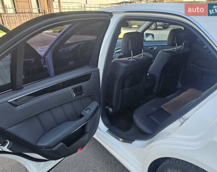 Белый Мерседес Е-Класс, объемом двигателя 2.2 л и пробегом 222 тыс. км за 18500 $, фото 16 на Automoto.ua