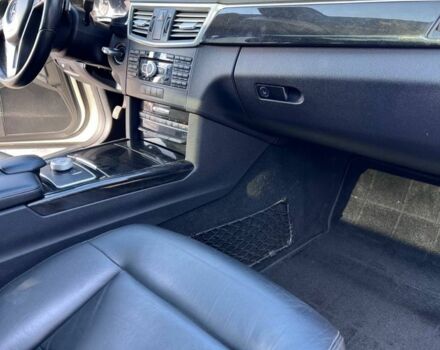 Белый Мерседес Е-Класс, объемом двигателя 3 л и пробегом 296 тыс. км за 12300 $, фото 5 на Automoto.ua