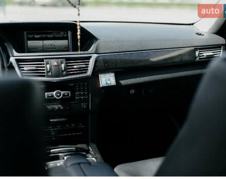 Белый Мерседес Е-Класс, объемом двигателя 2.5 л и пробегом 200 тыс. км за 17500 $, фото 5 на Automoto.ua