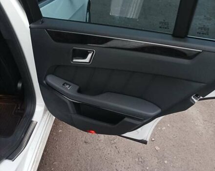 Белый Мерседес Е-Класс, объемом двигателя 2.1 л и пробегом 280 тыс. км за 14500 $, фото 12 на Automoto.ua