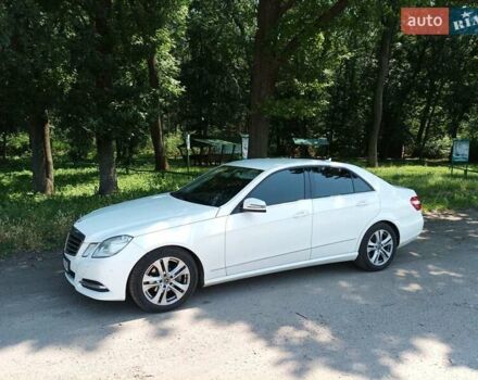 Белый Мерседес Е-Класс, объемом двигателя 2.1 л и пробегом 280 тыс. км за 14500 $, фото 1 на Automoto.ua